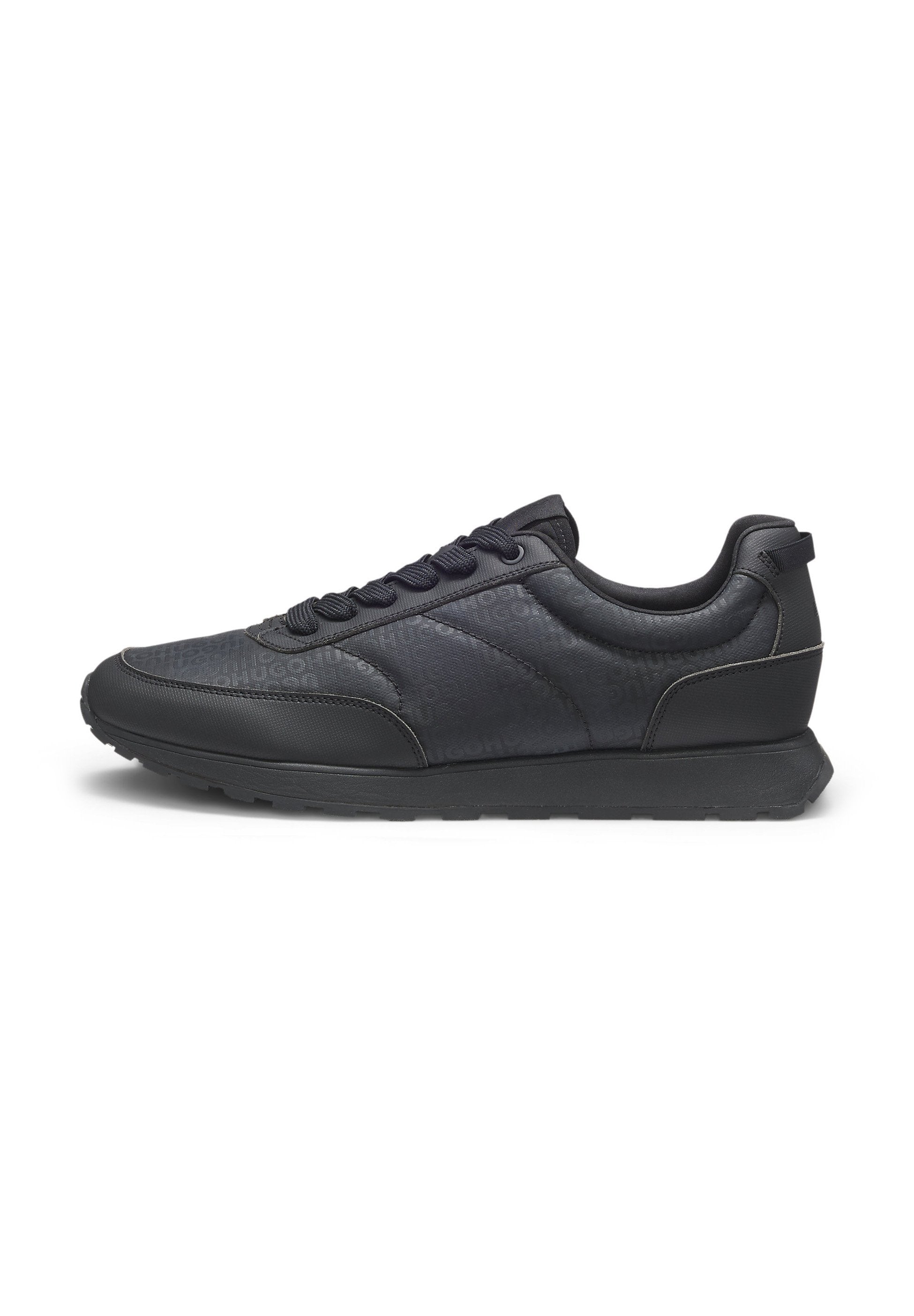 Schwarze Sportschuhe aus strukturiertem Leder mit glatter Oberfläche, runden Schnürsenkeln, einer festen Gummisohle und dezenten Markenmustern.