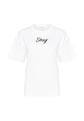 Weißes Baumwoll-T-Shirt mit kurzen Ärmeln und lockerer Passform, mit aufgesticktem navyblauen Text "Stay" auf der Vorderseite. Rundhalsausschnitt.
