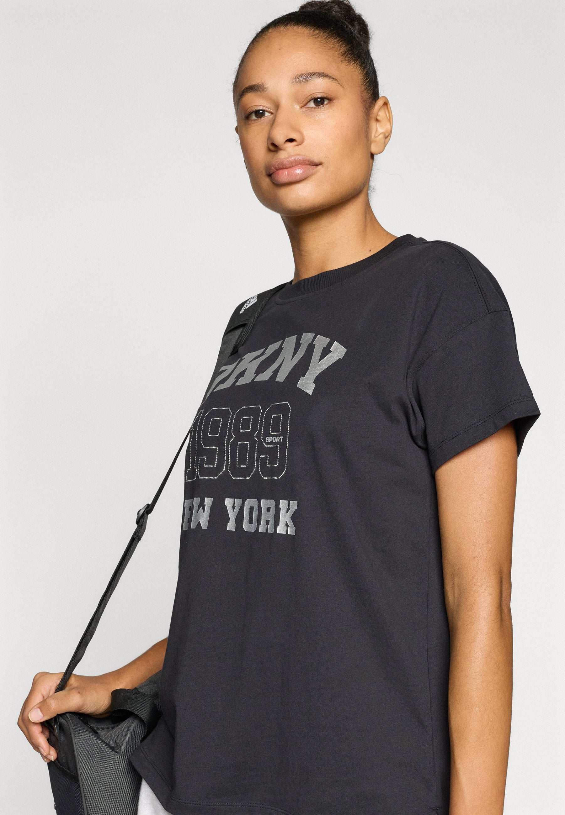 DKNY RHINESTUD LOGO DROP SHOULDER SHORT SLEEVE LEGGING TEE