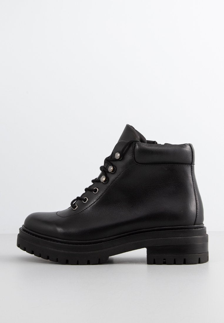 Lazamani Ankle Boot Media 1