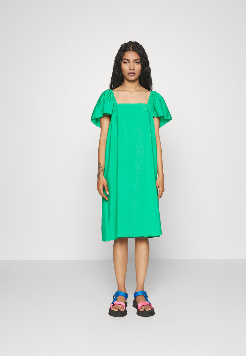 Vero Moda Petite VMSARA SQUARE NECK KNEE DRESS