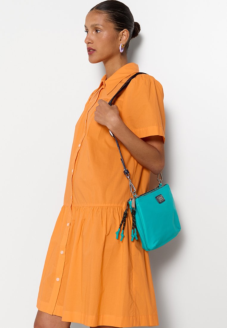 Mandarina Duck STYLE