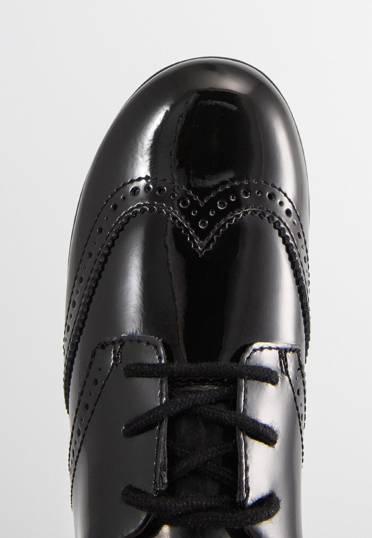 Clarks SCALA