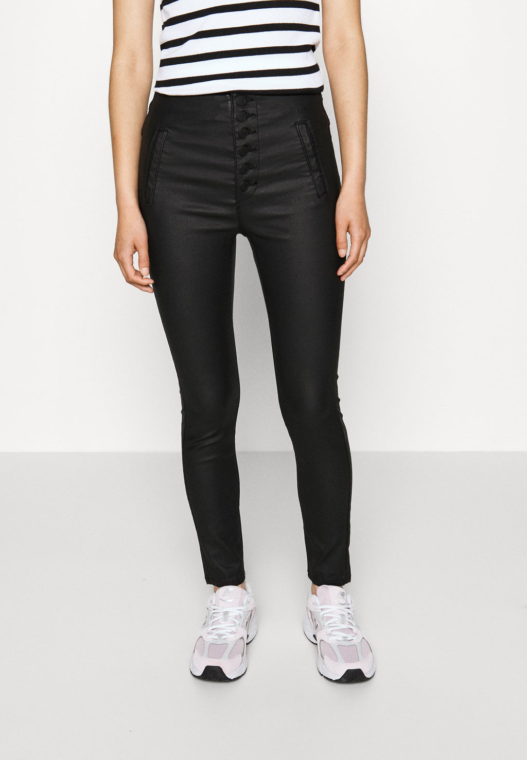 ONLROYAL COATED BUTTON PANT Media 3
