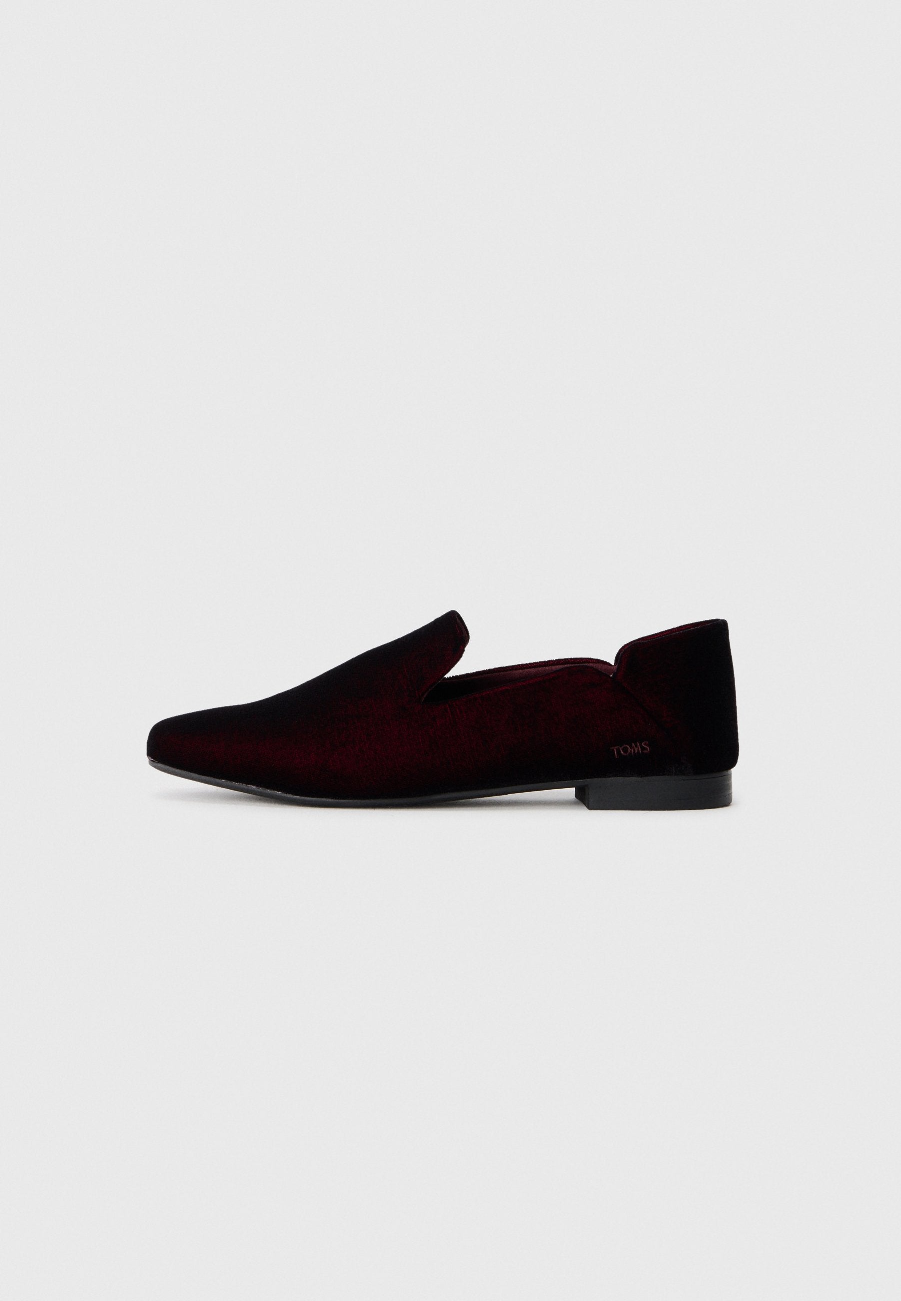 TOMS LARA