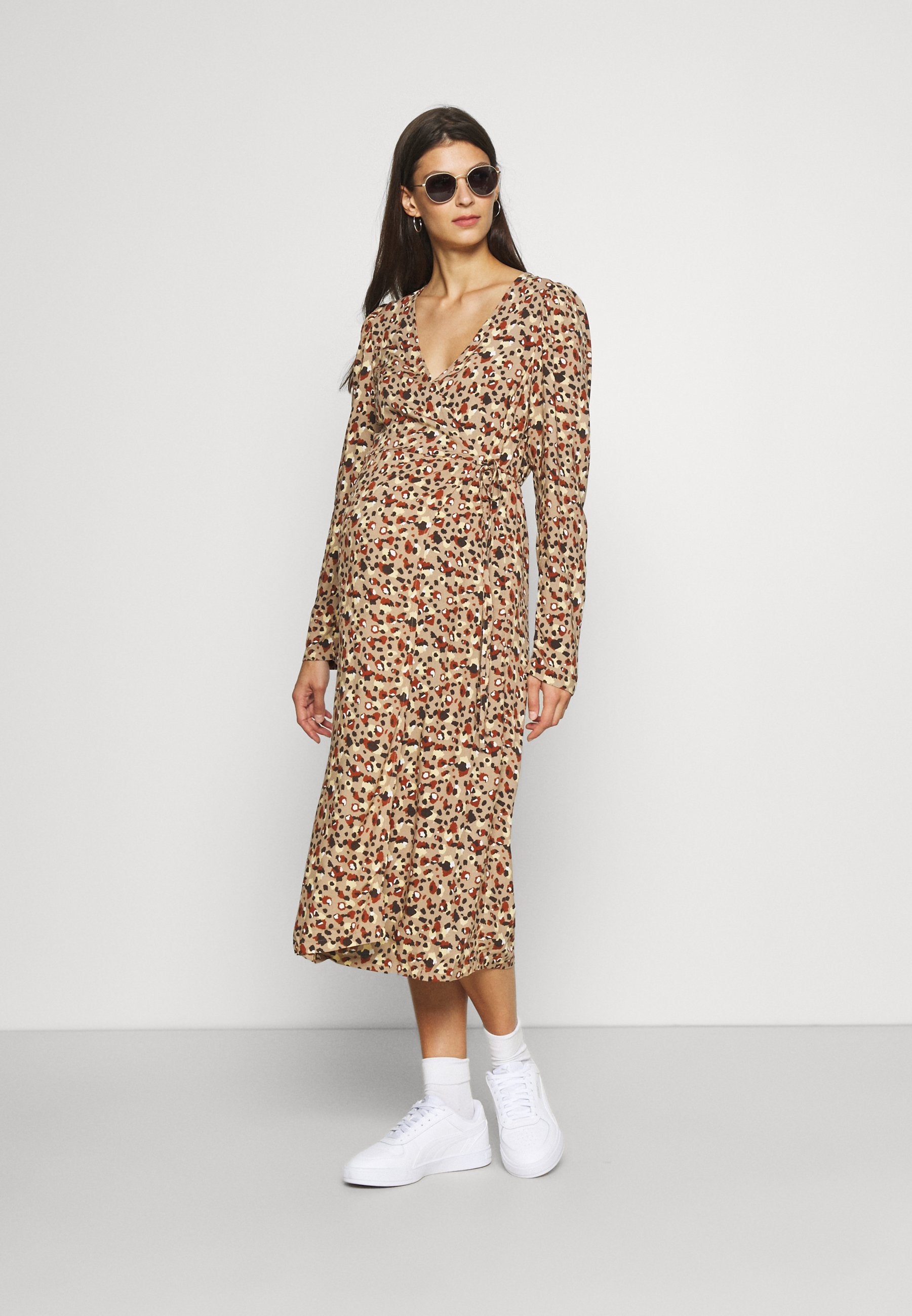 Pieces Maternity PCMCARLY WRAP MIDI DRESS