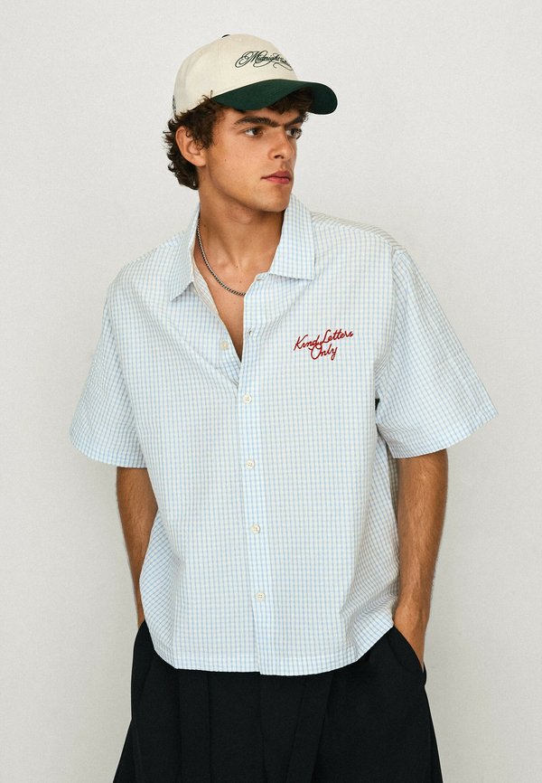 Bershka EMBROIDERED SHORT SLEEVE BOXY FIT - SHIRT - Shirt - light blue