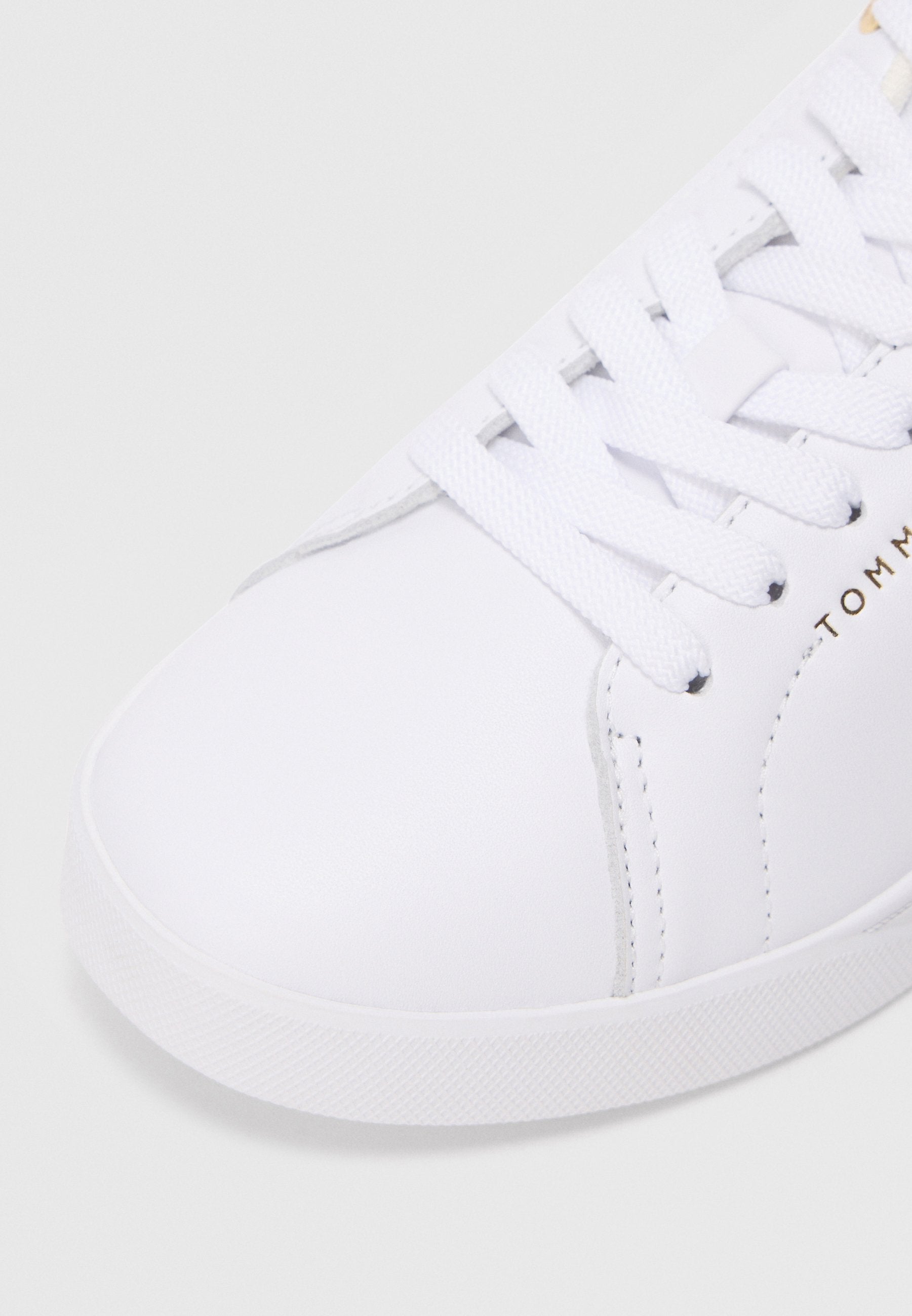 LEATHER LOGO PLAQUE COURT TRAINERS Media 5