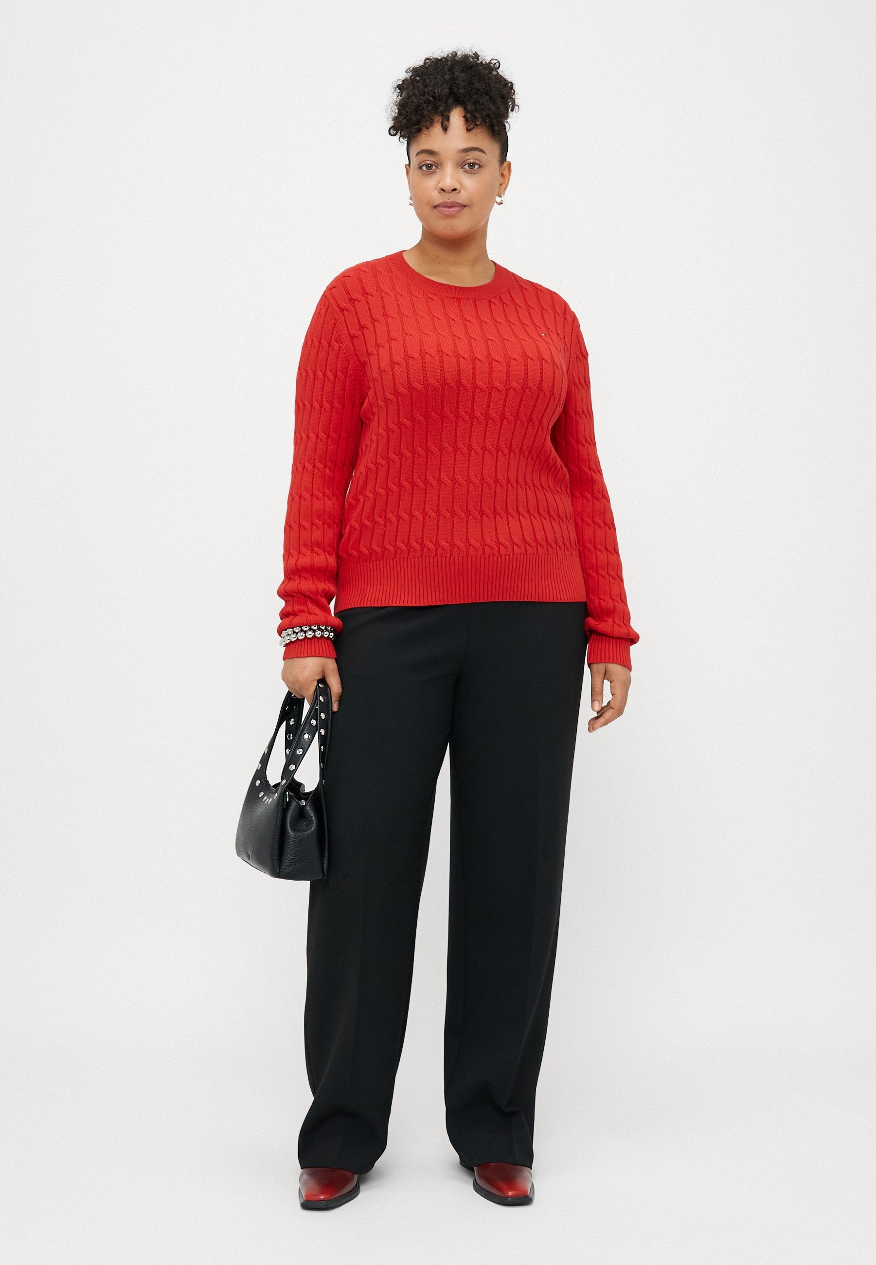 CURVE CABLE KNIT CREW NECK JUMPER Media 2