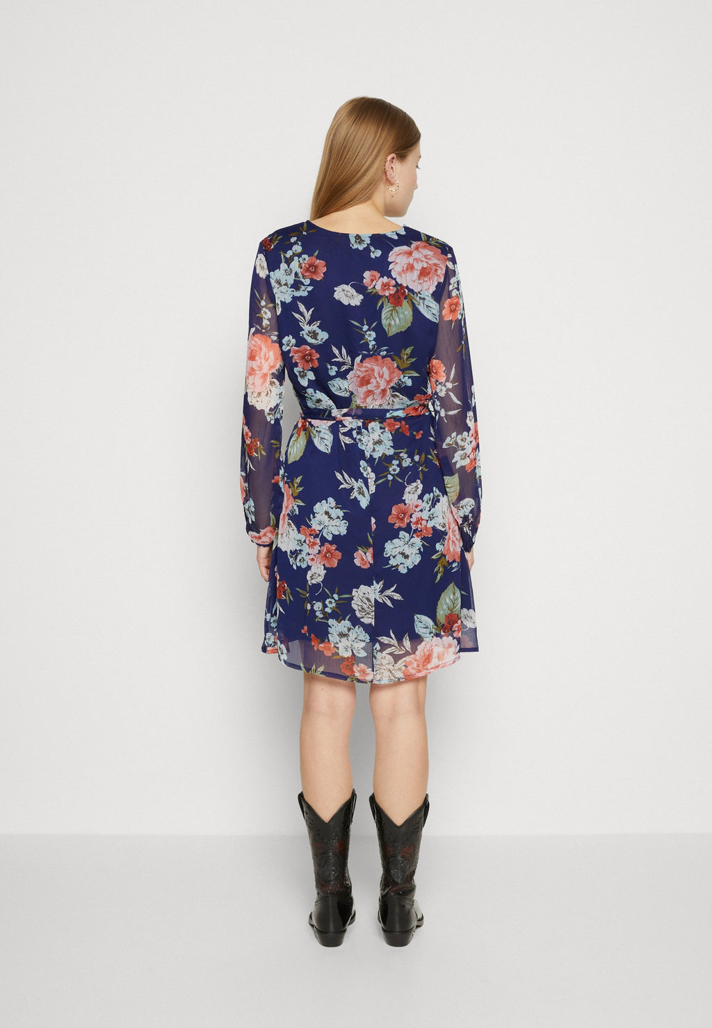 ONLSAGA V NECK BUTTON DRESS Media 4