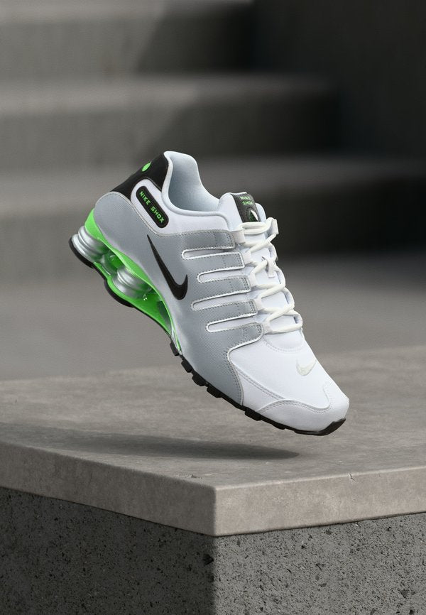 Nike Sportswear SHOX NZ - Trainers - white/black/metallic silver-coloured/green pulse
