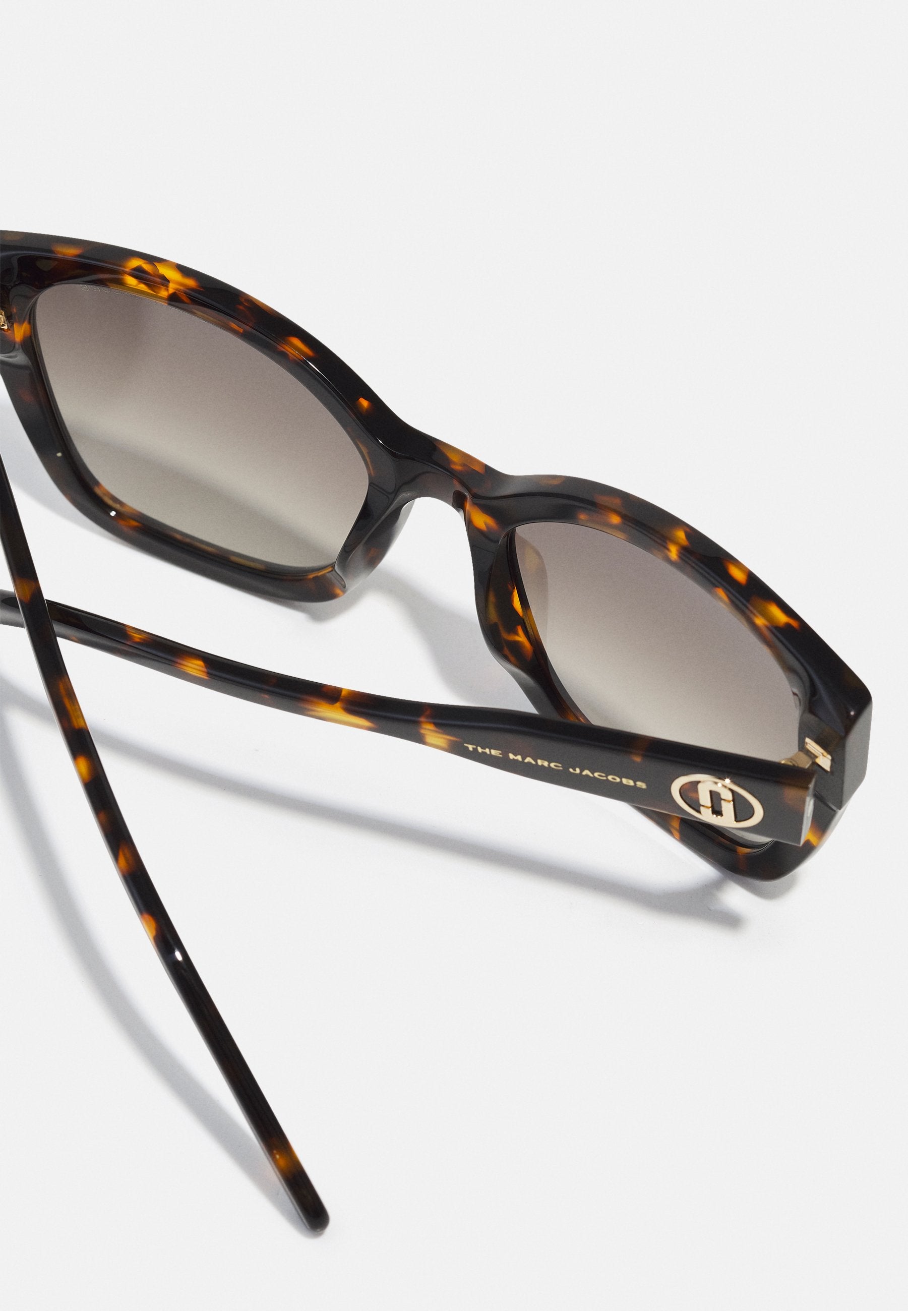 MARC JACOBS