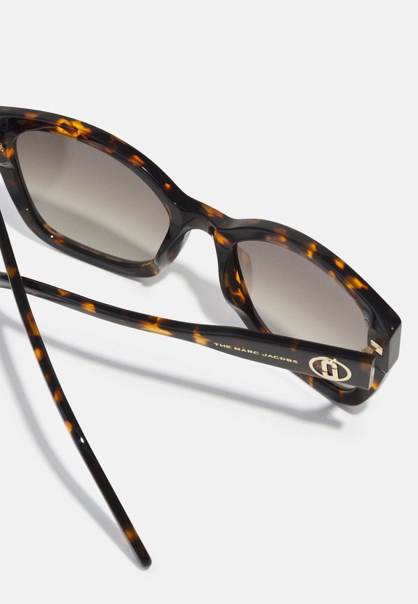 MARC JACOBS