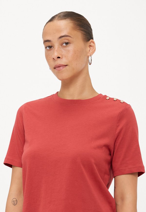 ONLY Petite ONLTHEA O NECK BUTTON