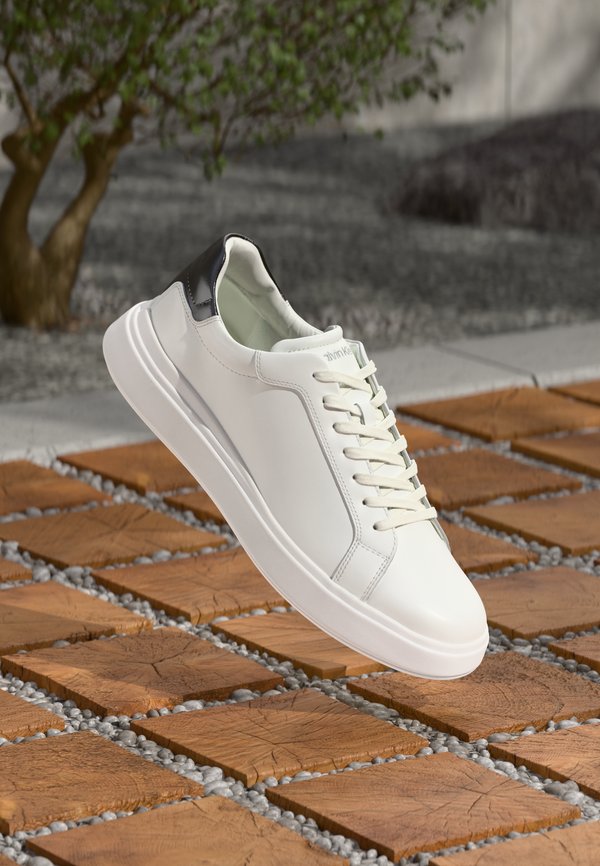Calvin Klein LACE UP - Trainers - white/black