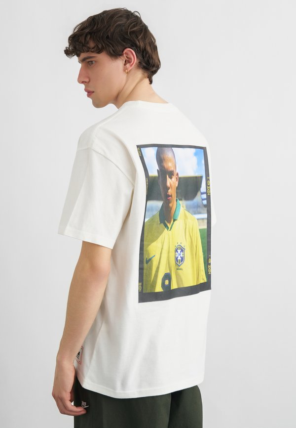 Nike Sportswear TEE PHOTO UNISEX  - Print T-shirt - sail