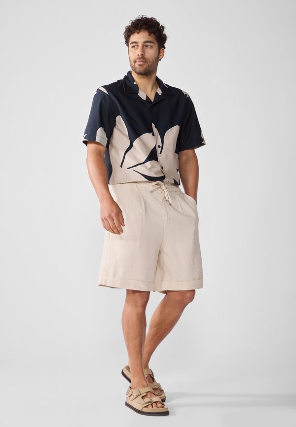 Pier One by Zalando