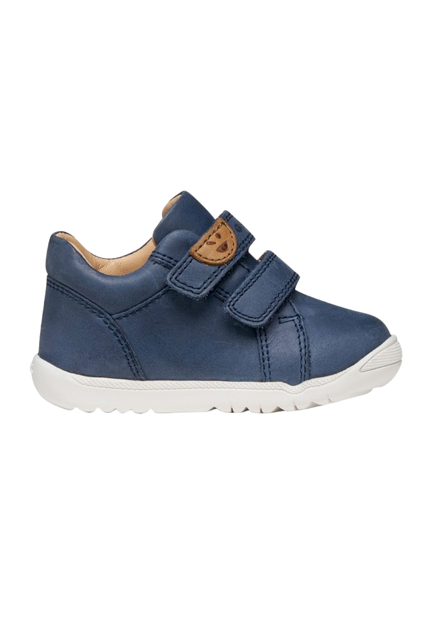 Navyblauer Lederschuh für Kleinkinder mit doppelten Klettverschlüssen und weißer Gummisohle, mit einem kleinen braunen Lederfleck am Riemen.