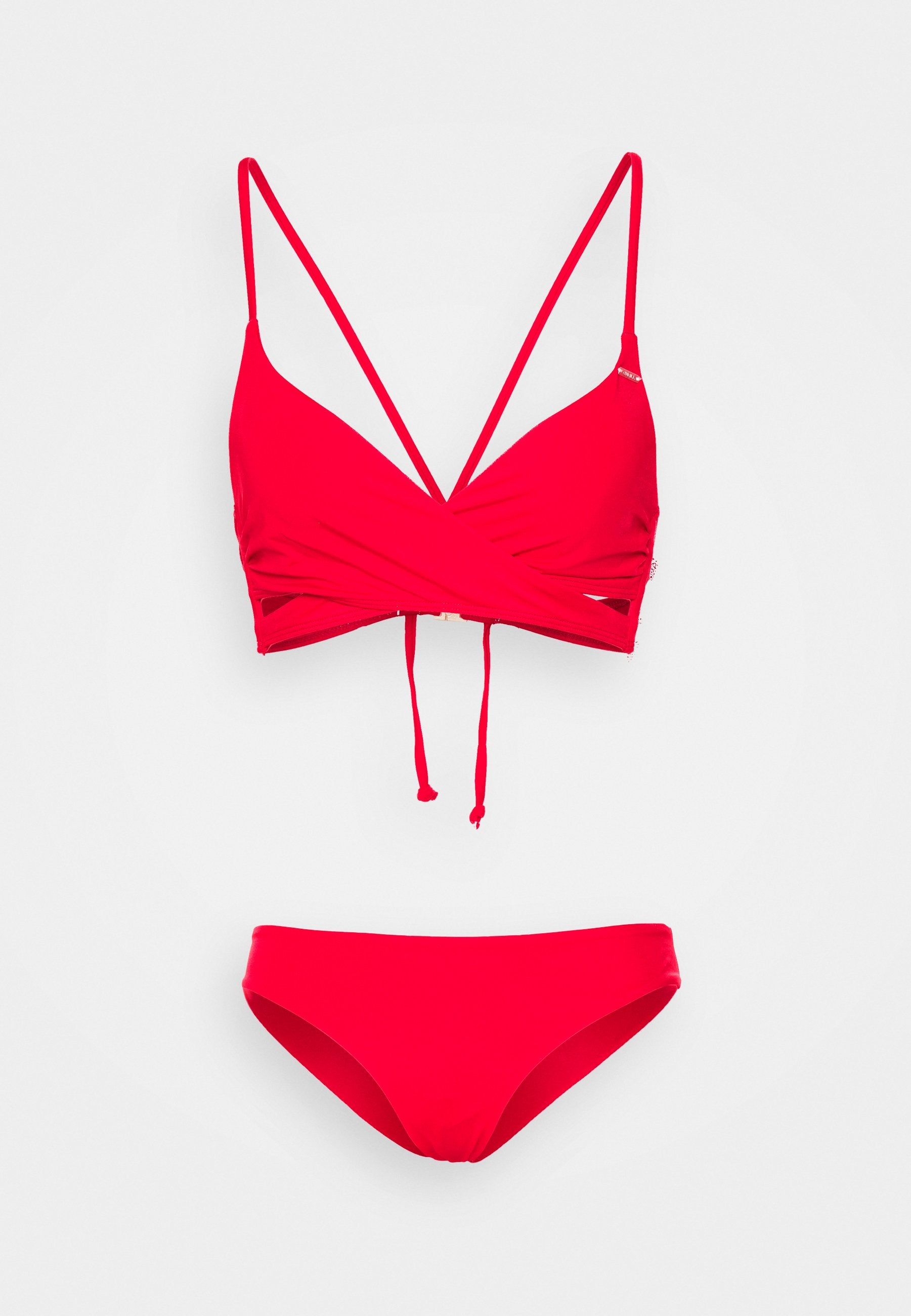 Rotes Bikini-Set mit einem Dreieck-Oberteil mit verstellbaren dünnen Trägern und einem Wickeldesign, kombiniert mit knappen Bikini-Höschen. Glatte Textur.