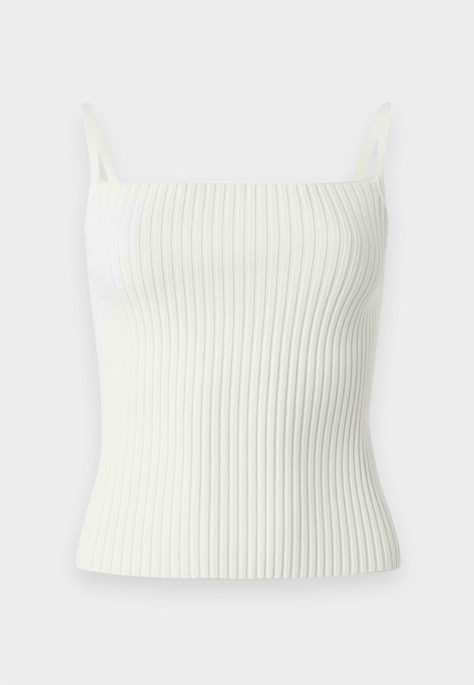 Weißes geripptes Tanktop aus einem elastischen Material, mit schmalen Trägern und einer figurschmeichelnden Silhouette, das durchgehend eine vertikale Textur aufweist.