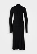 Schwarzes Langarmkleid mit hohem Kragen, das über geraffte Details entlang des Oberkörpers verfügt und eine enganliegende Silhouette hat, die am Saum leicht ausgestellt ist.