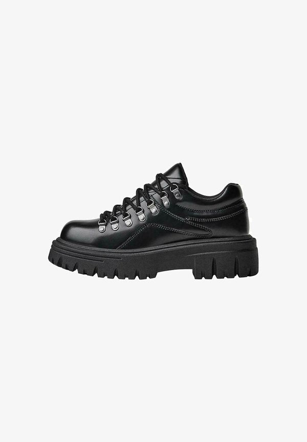Bershka DETAILS - Trainers - black