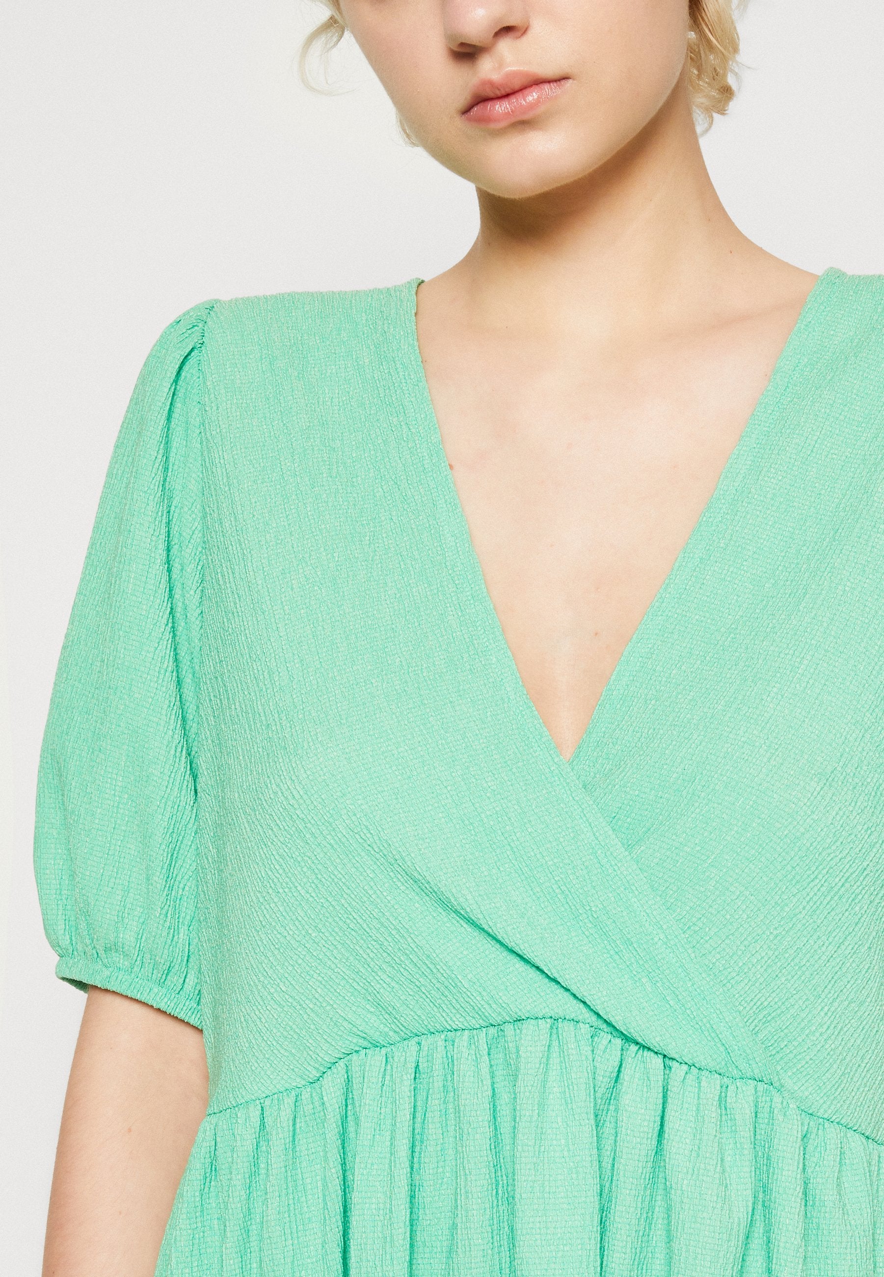 Pieces PCLUNA V NECK SHORT DRESS