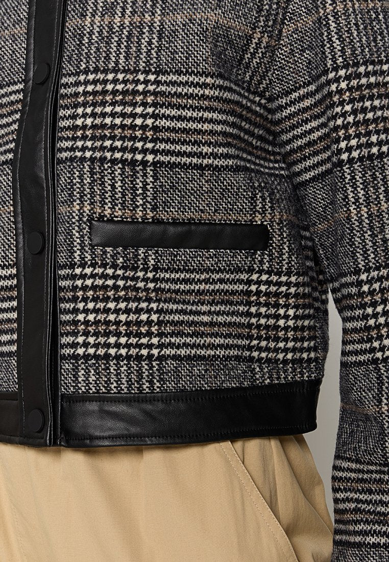 Esprit Leichte Jacke Media 5