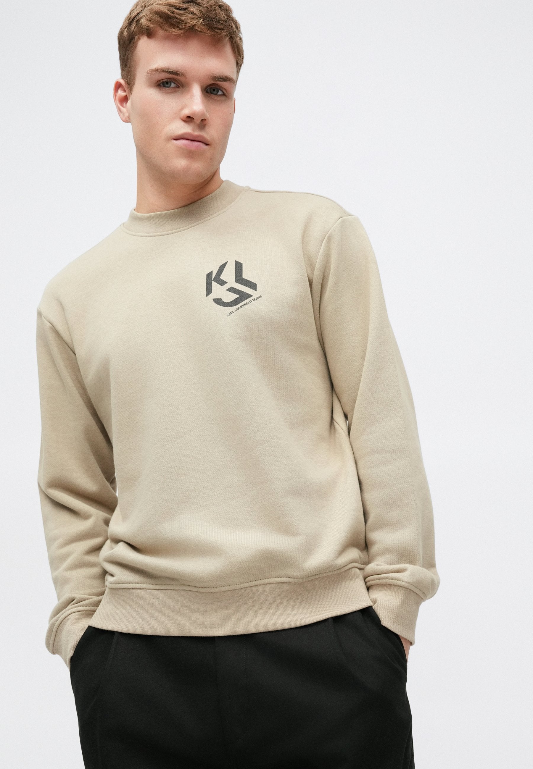 MONOGRAM PATCH Media 5