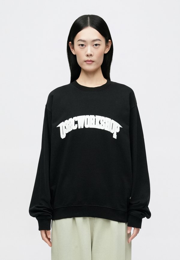 032c ONE DOLLAR BILL CREW NECK