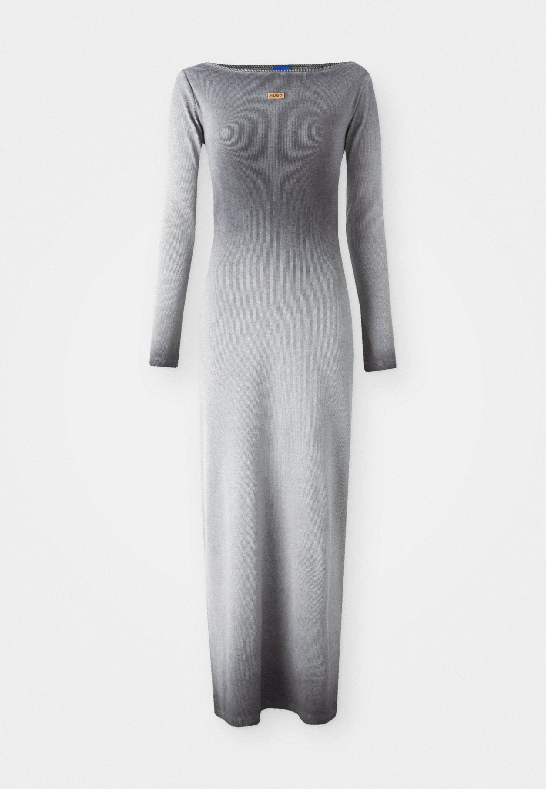 Langärmliges graues Ombre-Kleid aus weichem Stoff, mit Boot-Ausschnitt und einem dezenten Logoakzent. Gerade Silhouette mit voller Länge.