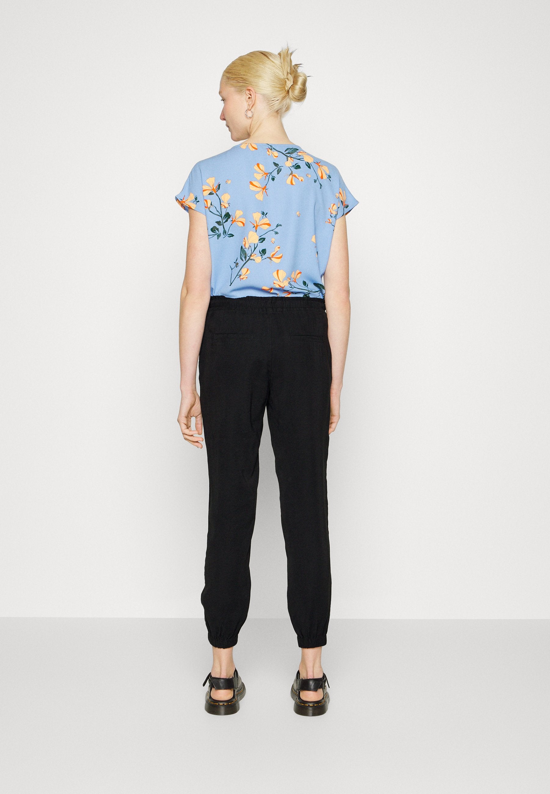 ONLARIS LIFE PULL UP PANT Media 4