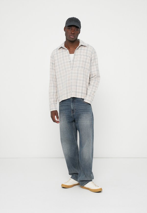 Hollister Co. SKATER CHASE