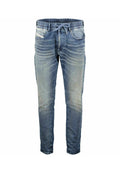Blaue, ausgewaschene Denim-Jogginghosen mit elastischem Bund und Kordelzug, Vorder- und Gesäßtaschen, Slim-Fit-Schnitt und dezenten Wischdetails.