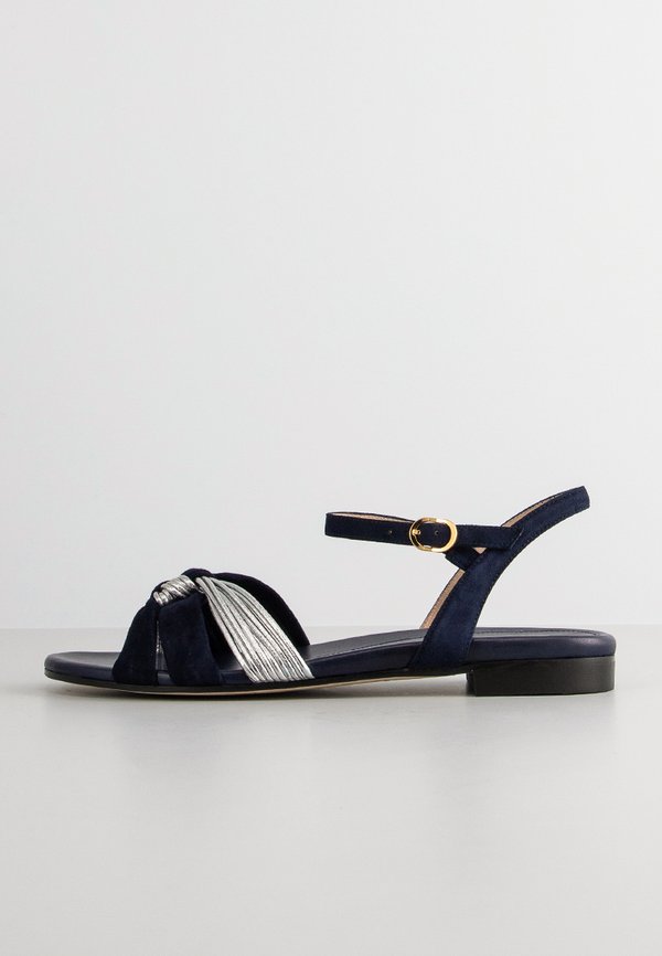 Stuart Weitzman KEANA