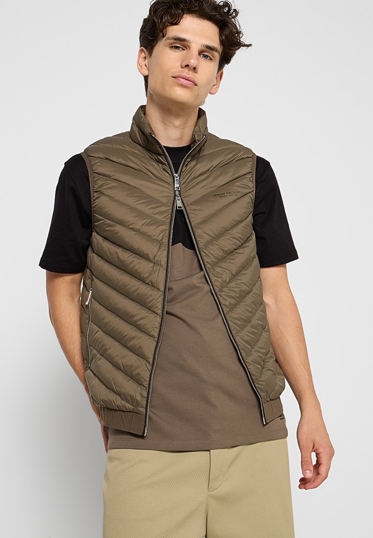 Armani Exchange Weste Media 4