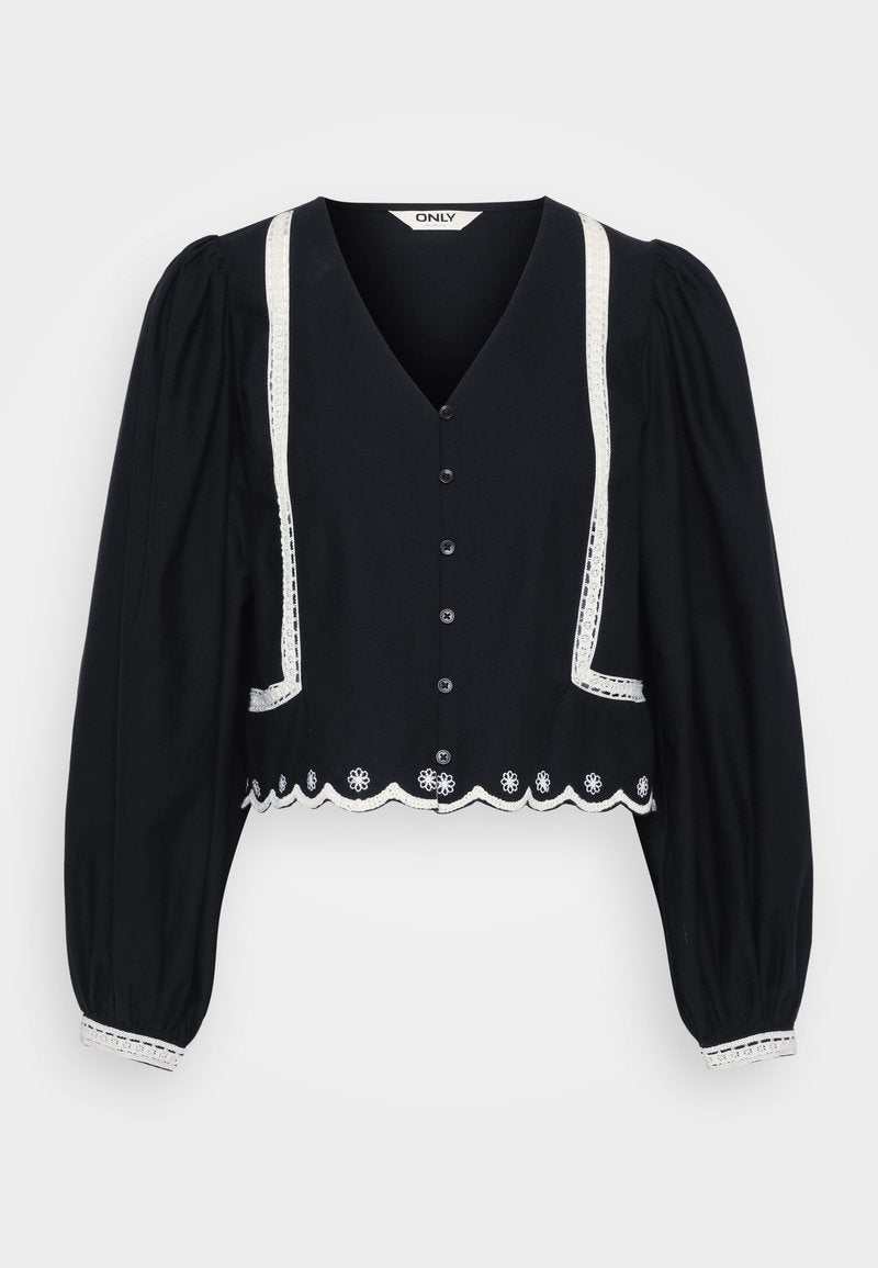 Schwarze, verkürzte Bluse mit puffigen Ärmeln, Spitze entlang des Ausschnitts und Taschen, mit weißer Blumenstickerei am Saum.