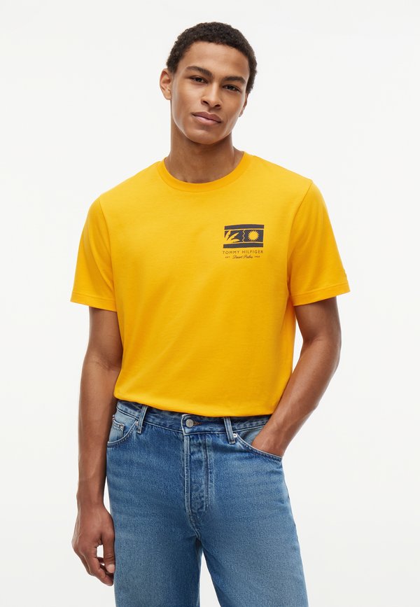 Tommy Hilfiger BRAND LOVE - Print T-shirt - orange flash
