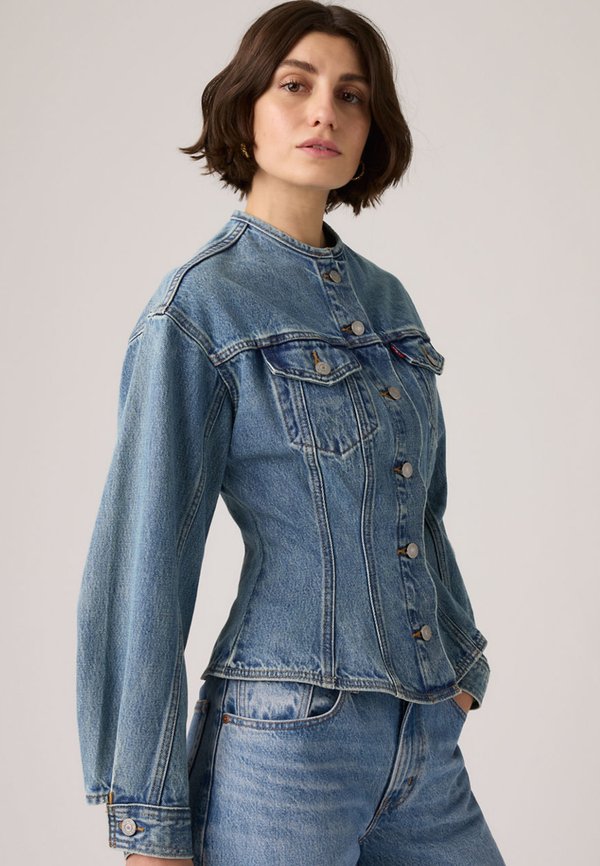 Levi's® SCULPTED TRUCKER