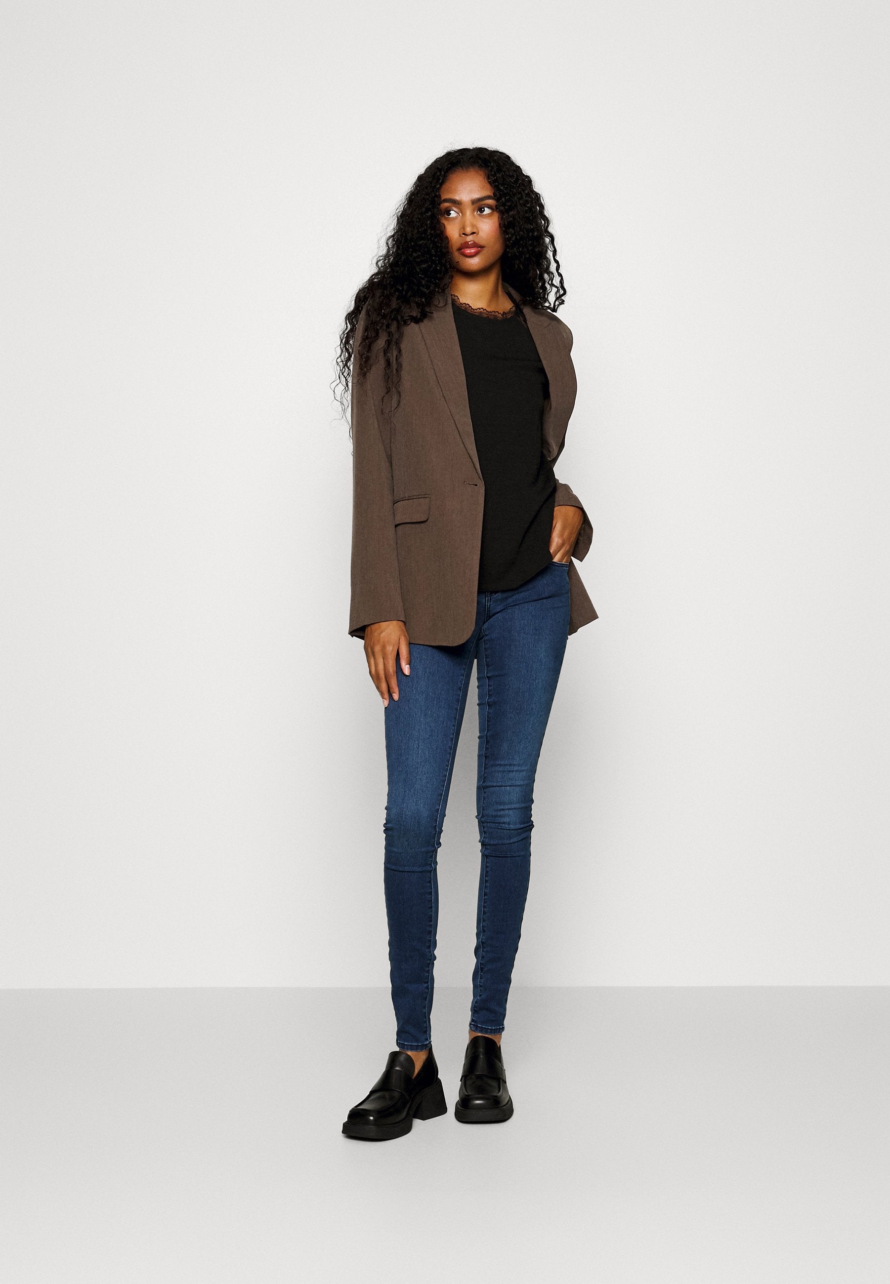 ONLY Tall Jeans Skinny Fit Media 2