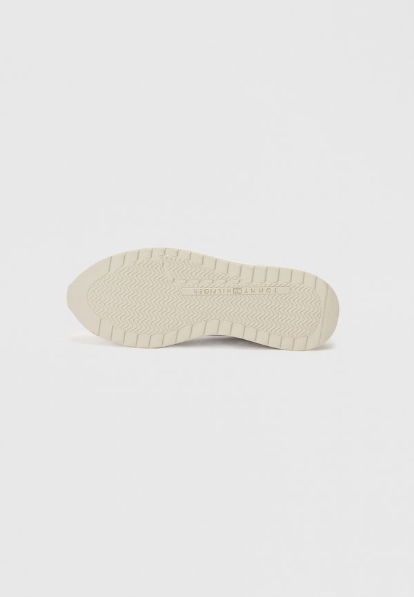 Tommy Hilfiger EMBOSSED TH MONOGRAM LEATHER TRAINERS