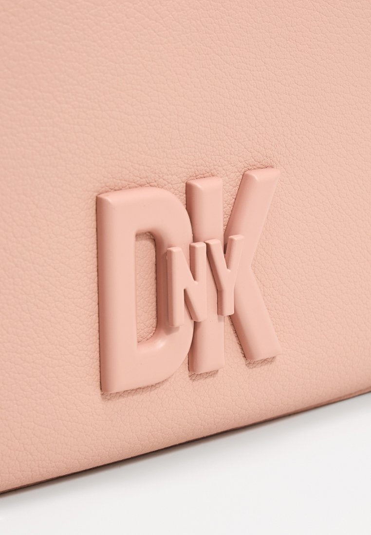 DKNY SEVENTH AVENUE