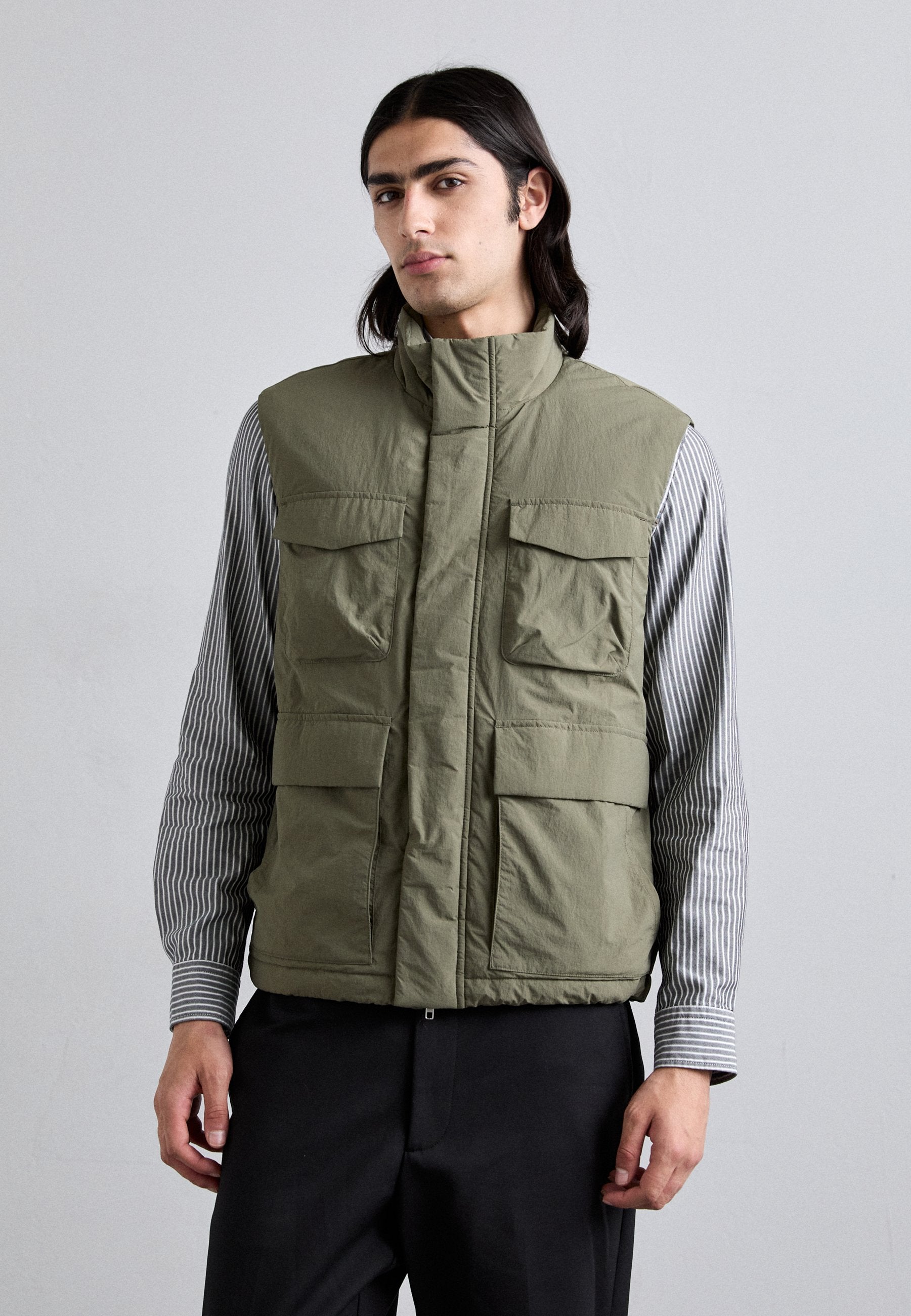 NN.07 PERRY VEST