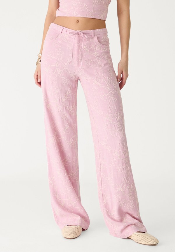 Stradivarius EMBROIDERED