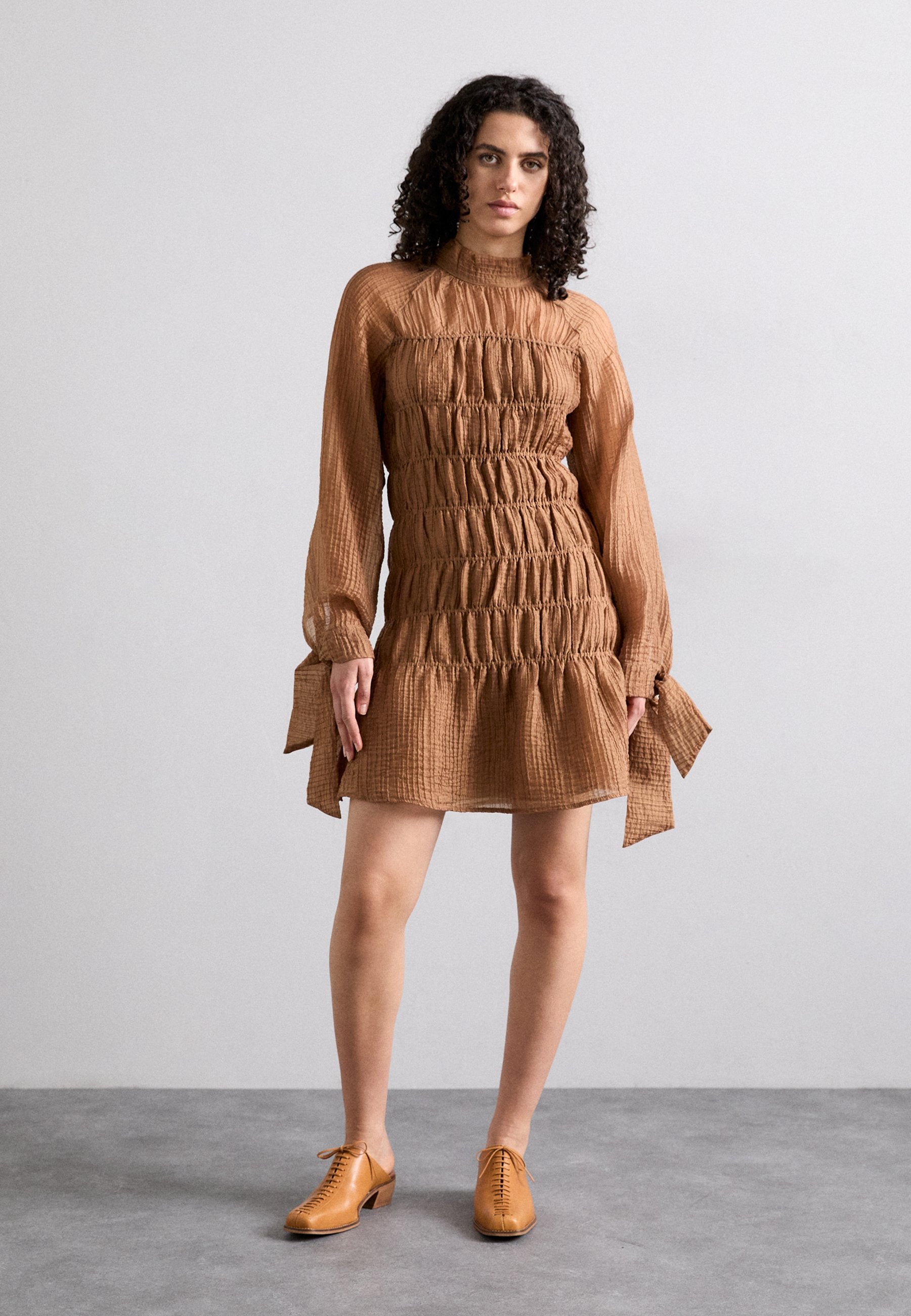 Holzweiler LOFTA SHORT STRUCTURED DRESS