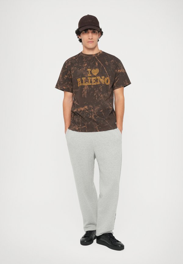 No Problemo LOVE ALIENO CAMO TEE