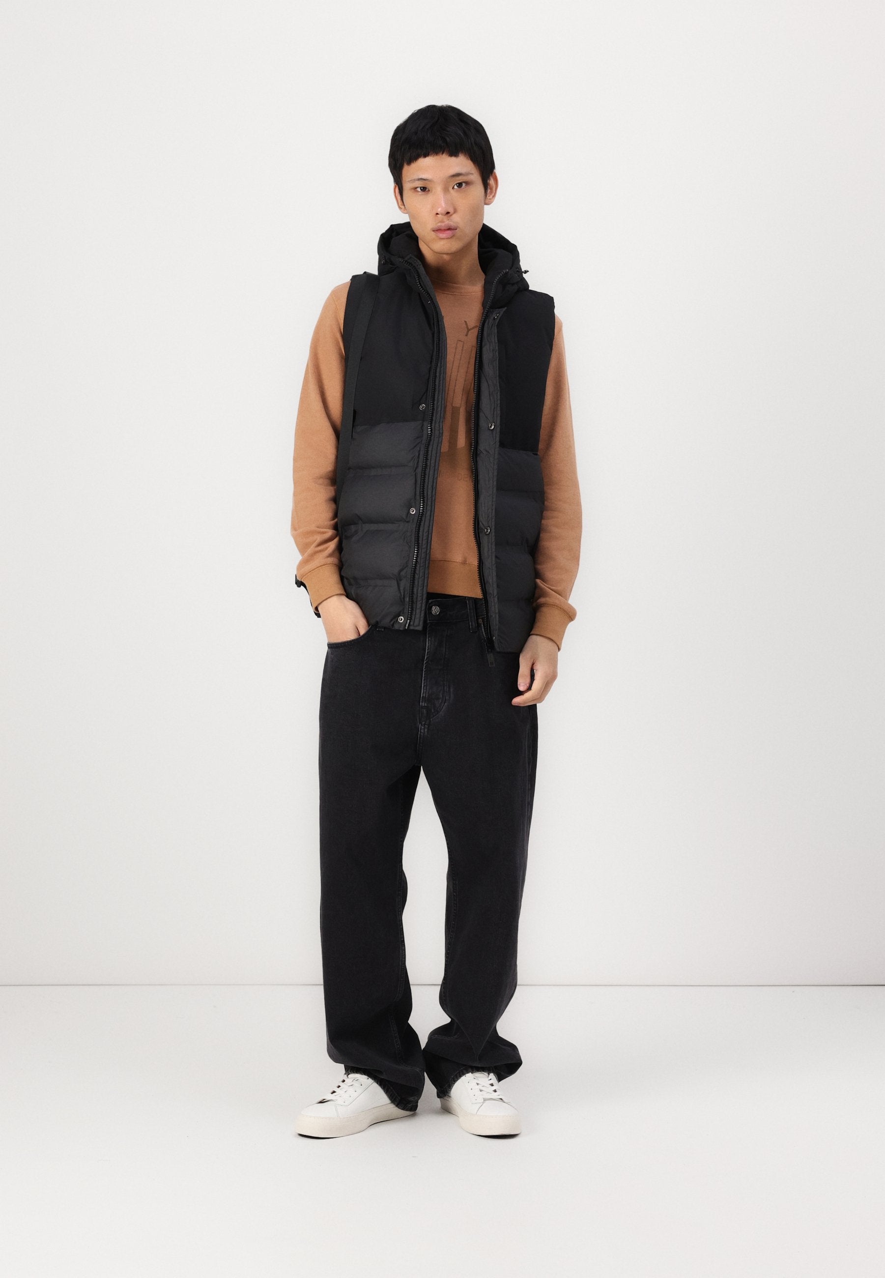 BHOUTERWEAR HOODED Media 2