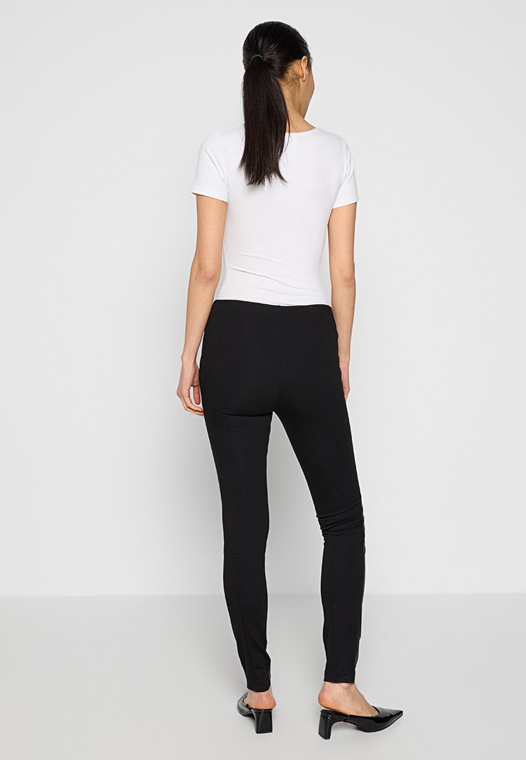 KARL LAGERFELD Lederhose Media 3