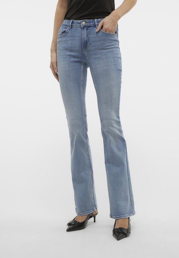 Vero Moda Petite VMFLASH  - Flared Jeans - light blue denim