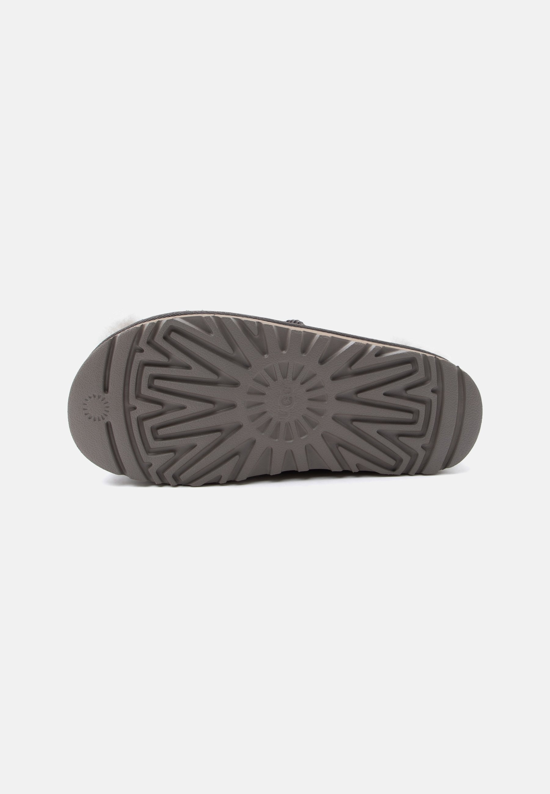 UGG GREENPORT CROSS STRAP SLIDE